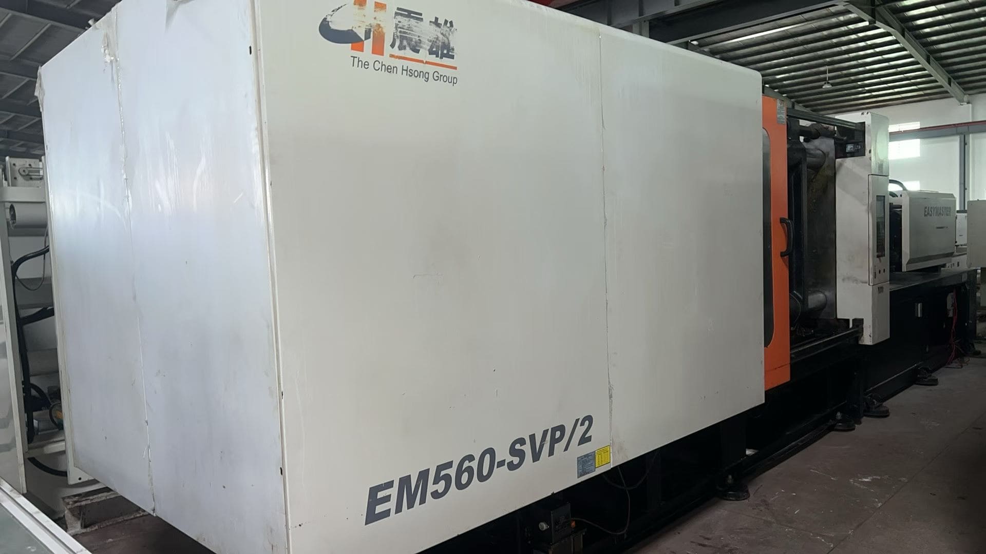 Used 560 Ton EM560-SVP-2 Injection Molding Machine
