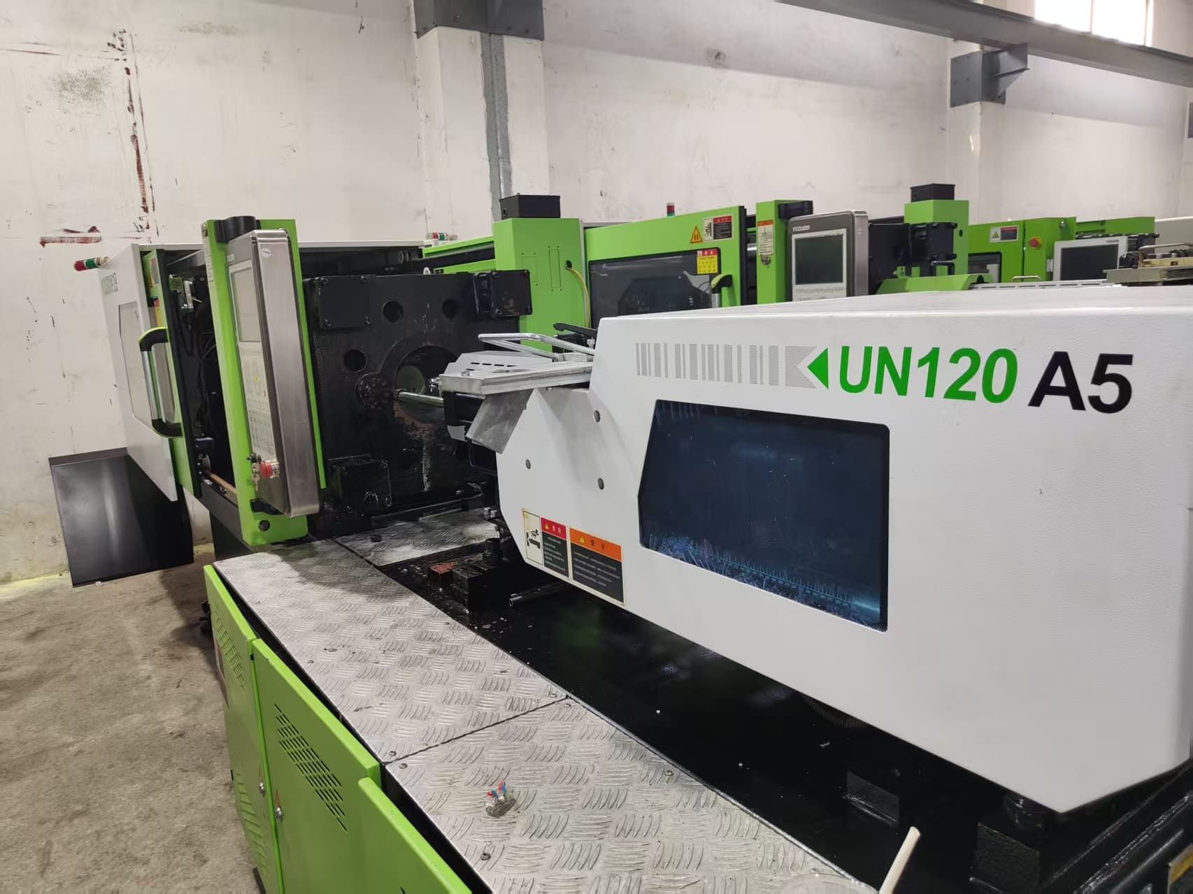 Quality Used Yizumi UN120A5S (420/1200) Injection Molding Machine