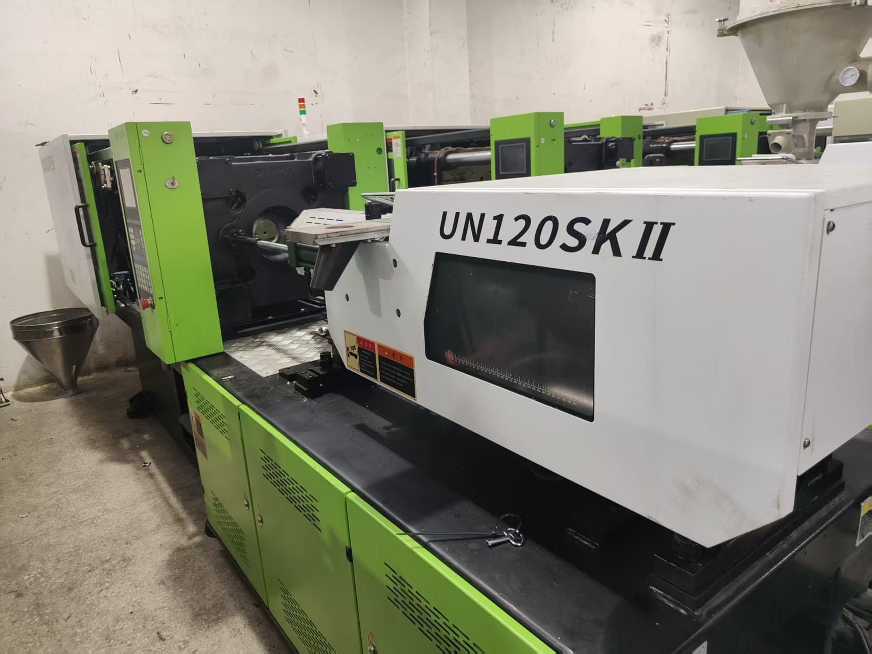 Used 120 Ton YIZUMI UN120SKII Injection Molding Machine