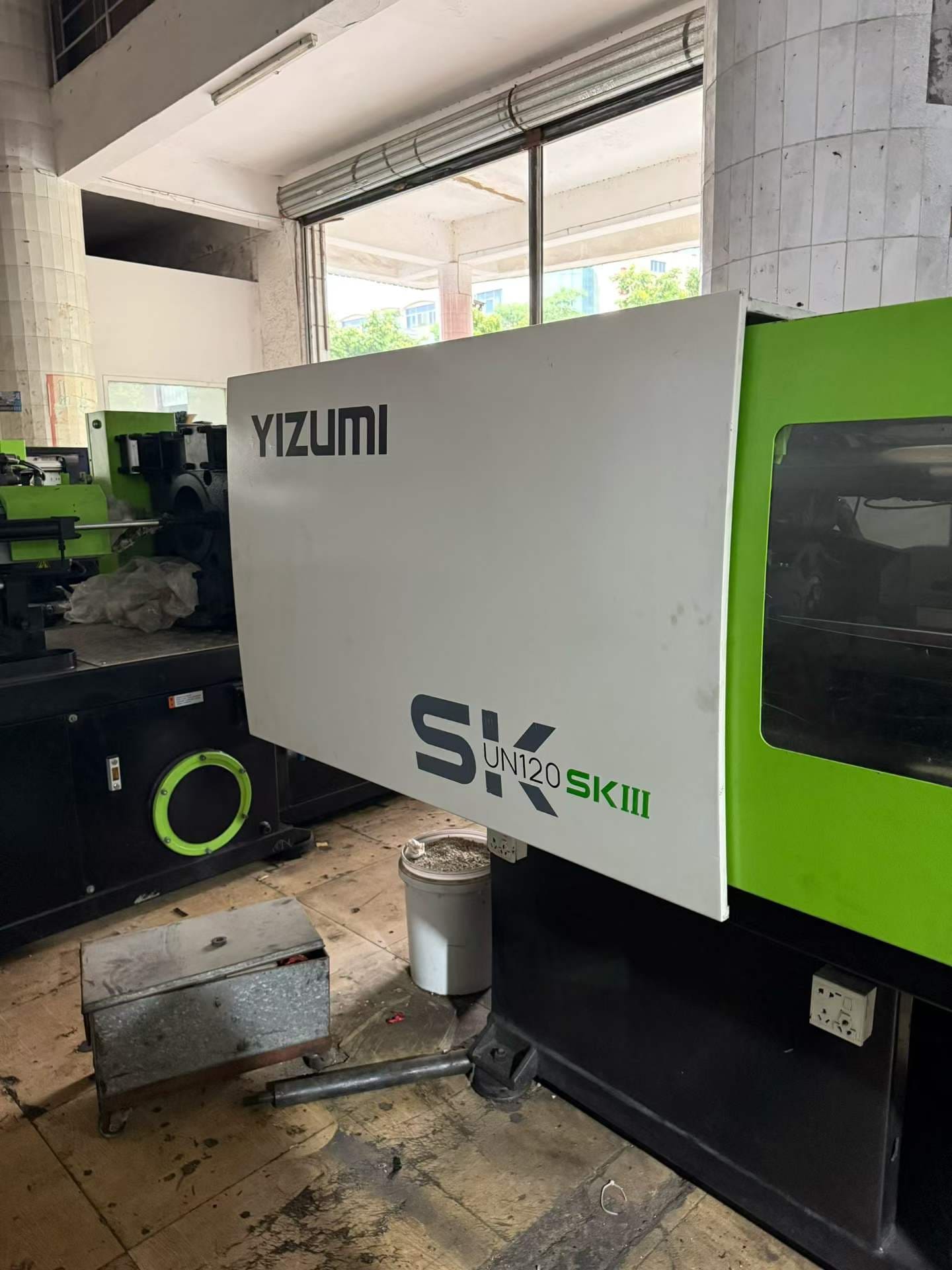 Quality Used Yizumi 120 Ton UN120SKIII Injection Molding Machine