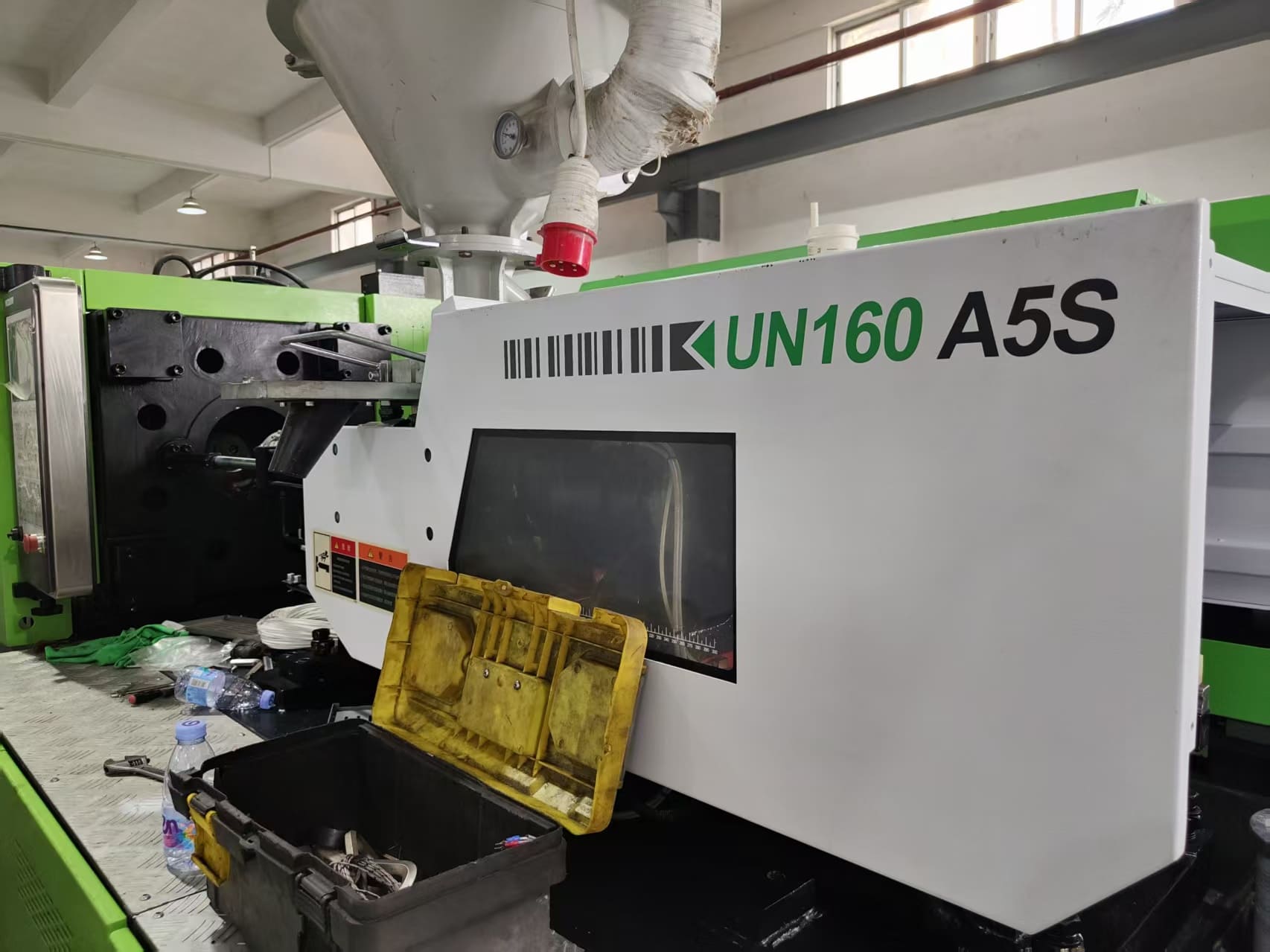 Used 160 Ton Yizumi UN160A5S Injection Molding Machine