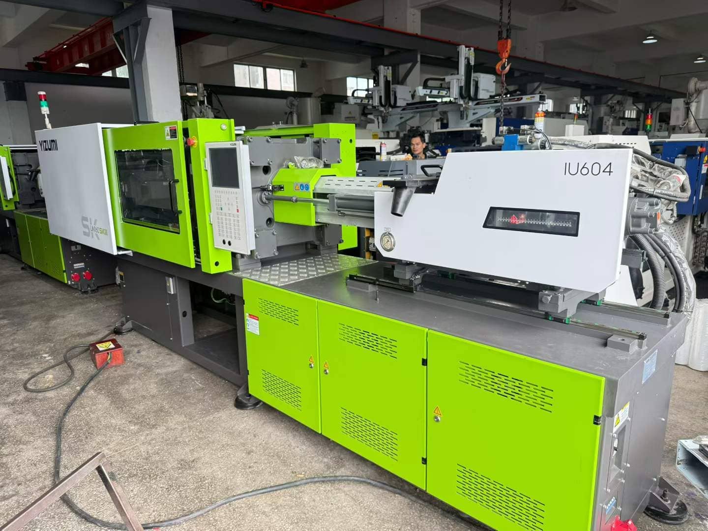 Quality Used Yizumi 160 Ton UN160SKIII Injection Molding Machine