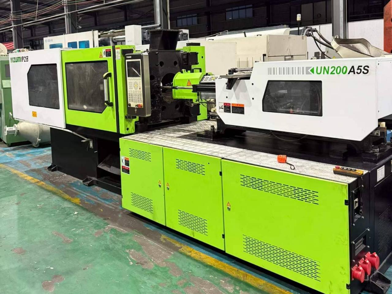 Quality Used Yizumi 200 Ton UN200A5S Injection Molding Machine