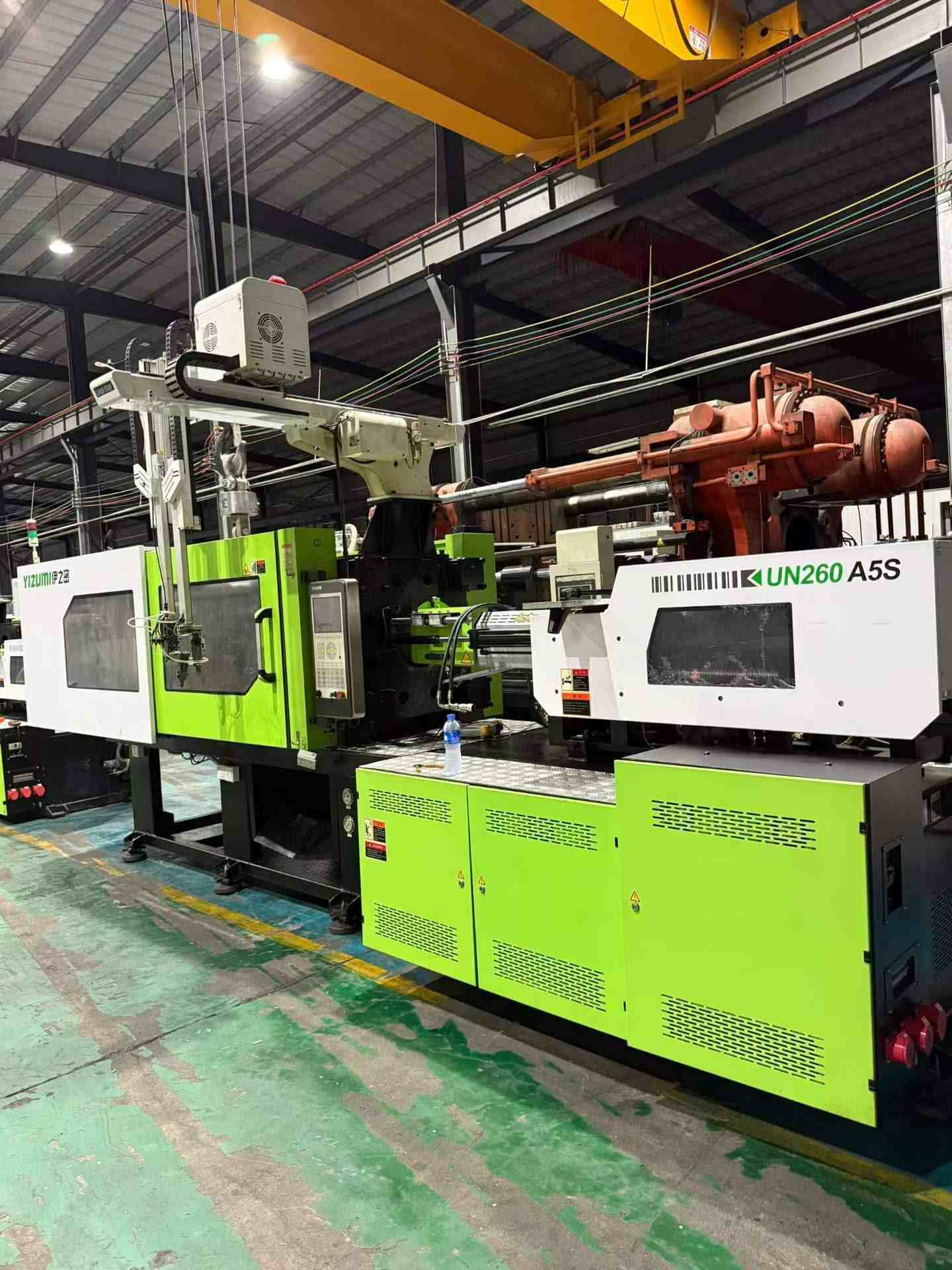 Quality Used Yizumi 260 Ton UN260A5S Injection Molding Machine