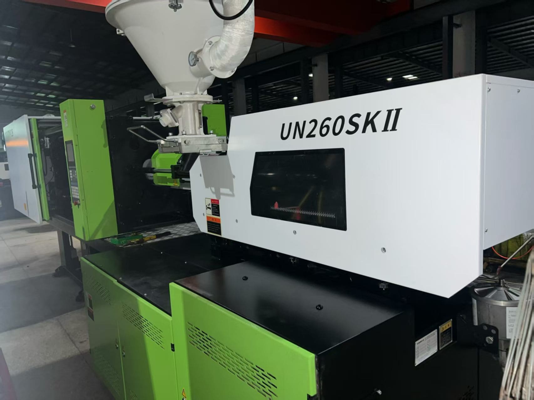 Used 260 Ton YIZUMI UN260SKII Injection Molding Machine