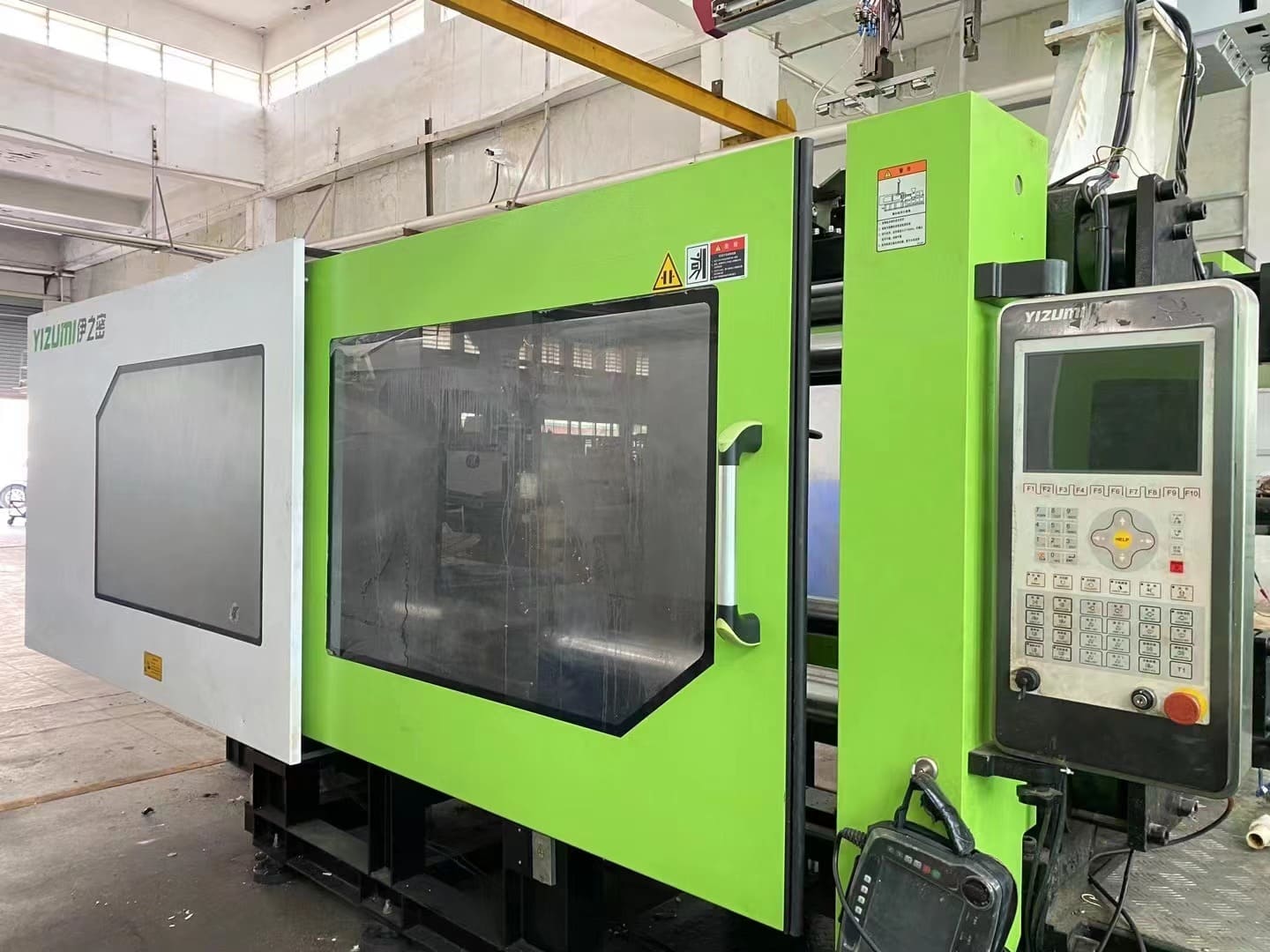 Used 400 Ton YIZUMI UN400 SKII Injection Molding Machine