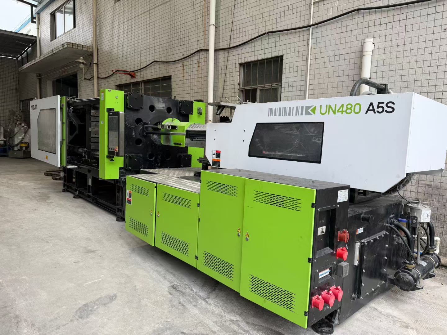 Used 480 Ton UN480A5S Injection Molding Machine