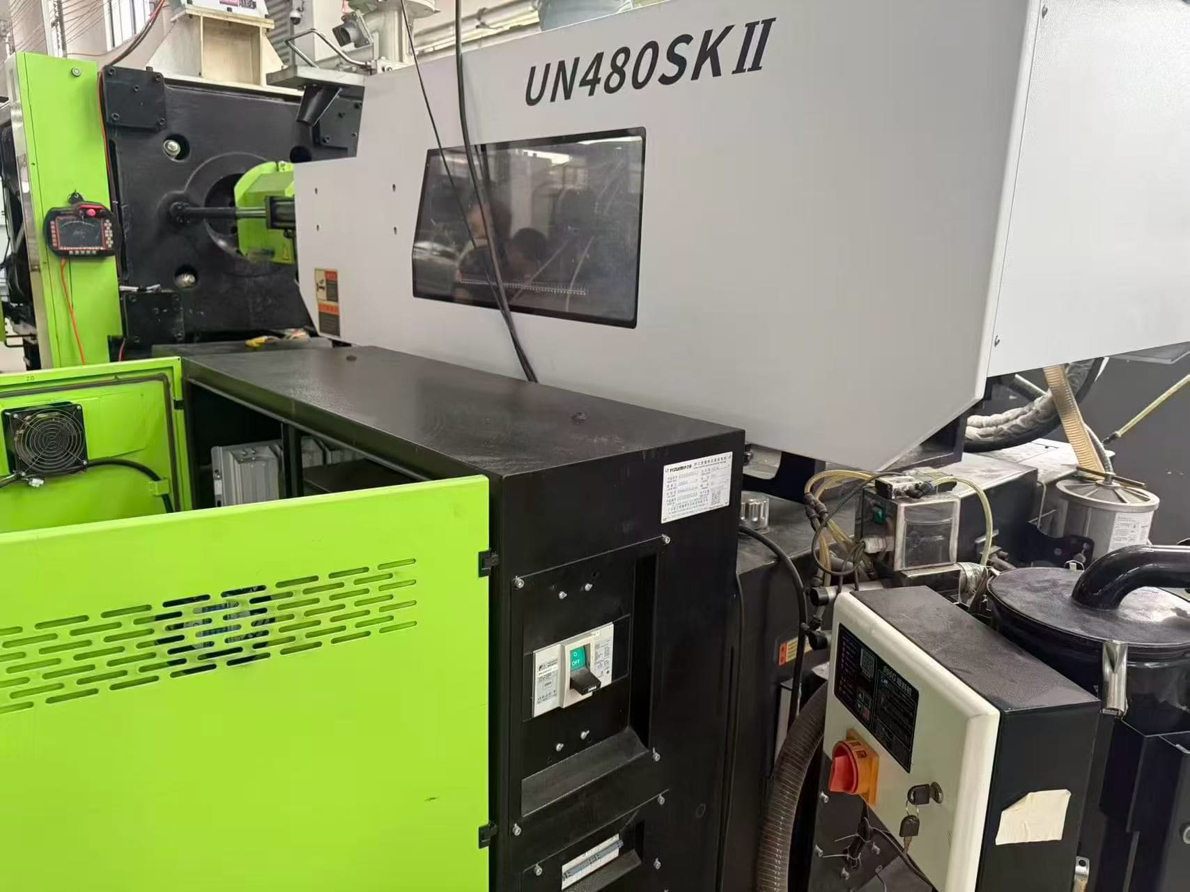 Used 480 Ton YIZUMI UN480SKII Injection Molding Machine